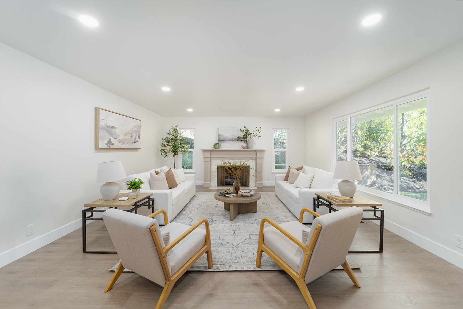 3958 Los Arabis Dr — Living Room