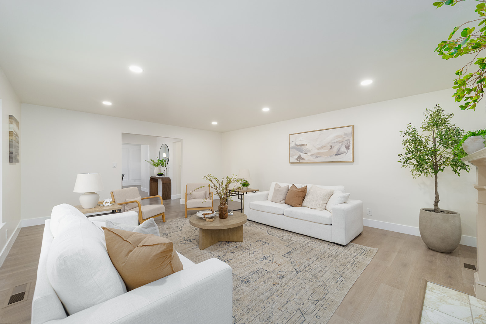 3958 Los Arabis Dr — Living Room