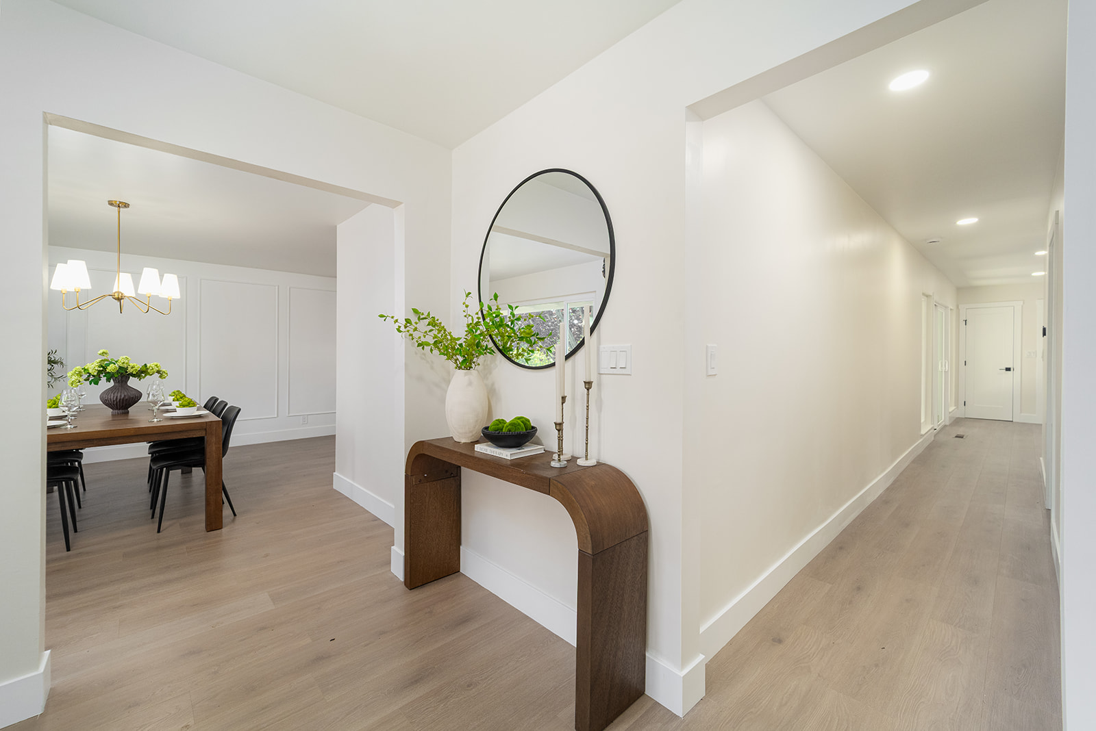 3958 Los Arabis Dr — Entryway