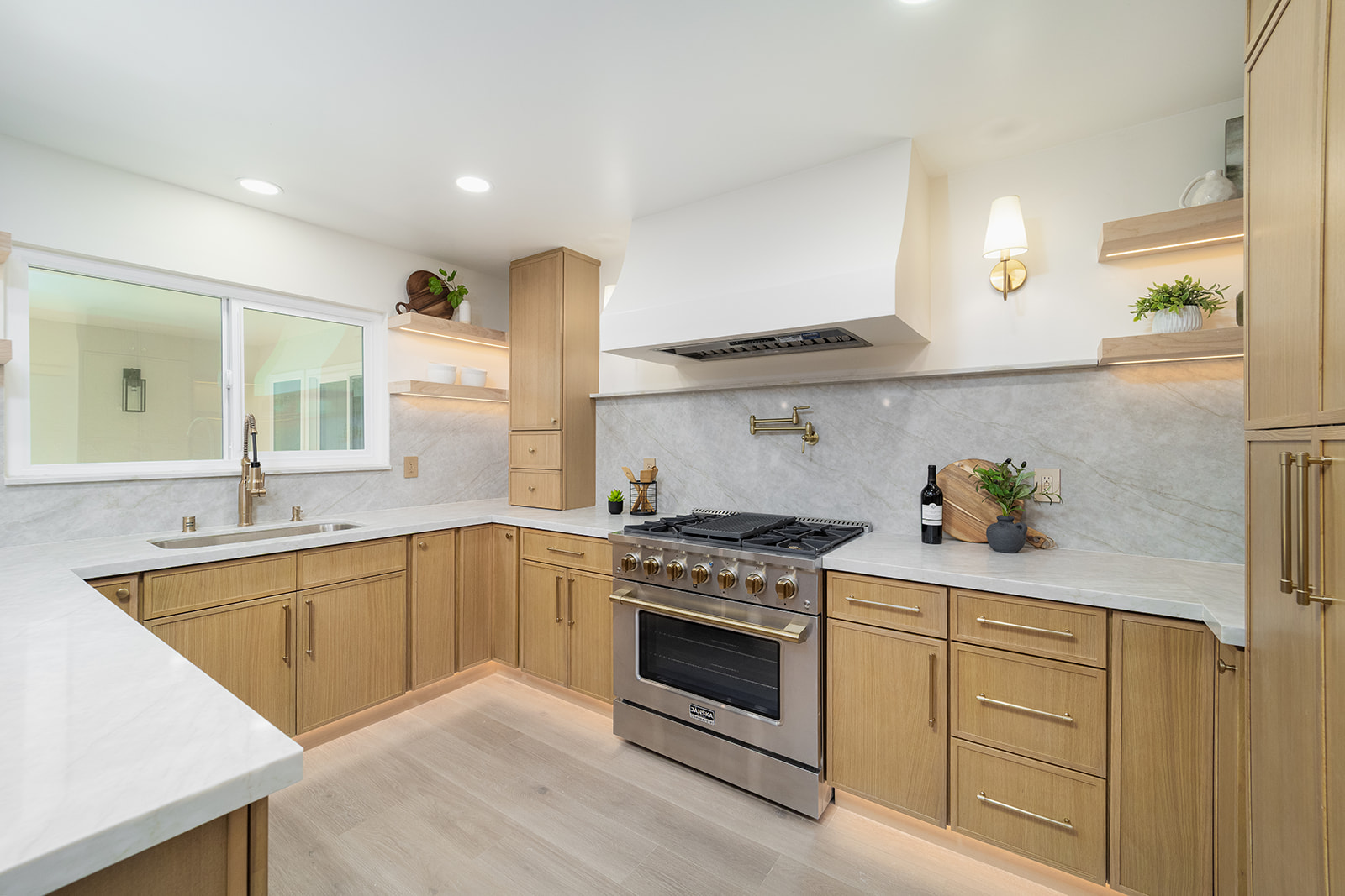 3958 Los Arabis Dr — Kitchen Range