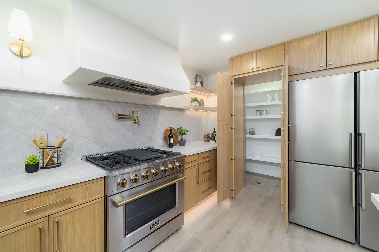 3958 Los Arabis Dr — Kitchen Pantry