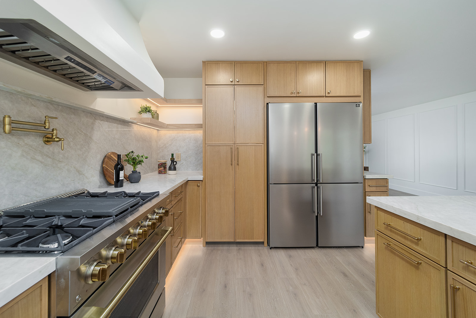 3958 Los Arabis Dr — Kitchen Range & Refrigerator