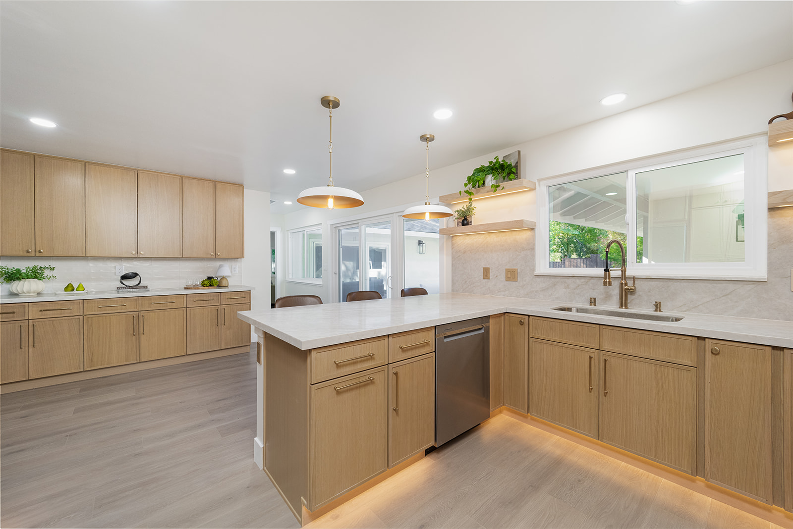 3958 Los Arabis Dr — Kitchen Sink