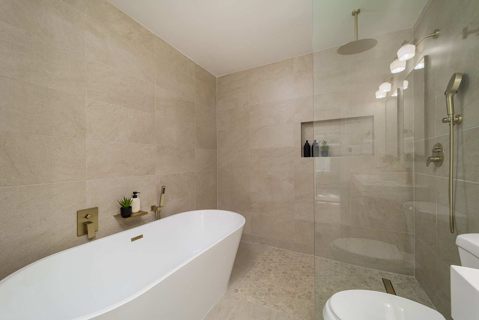3958 Los Arabis Dr — Bath