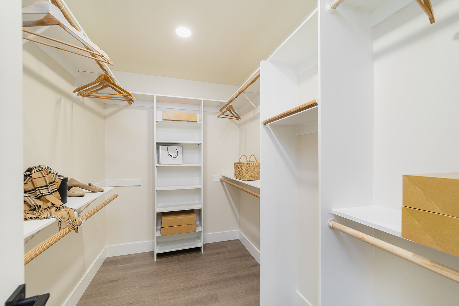 3958 Los Arabis Dr — Primary Walk-In Closet