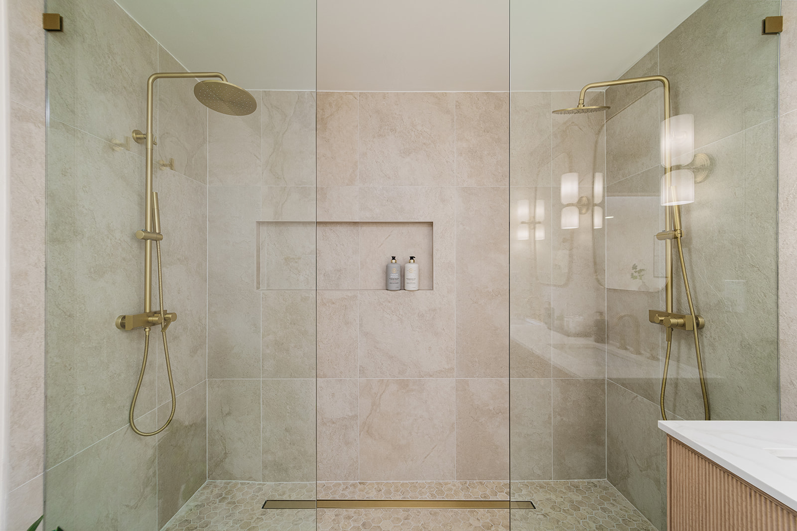 3958 Los Arabis Dr — Primary Bath Vanity