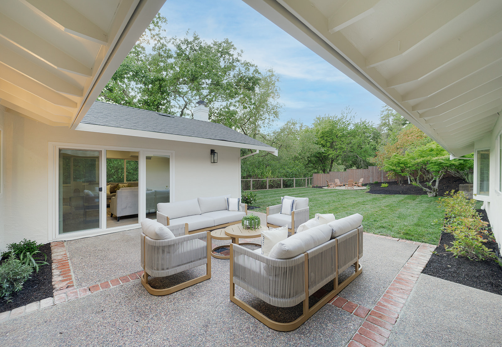 3958 Los Arabis Dr — Backyard Patio