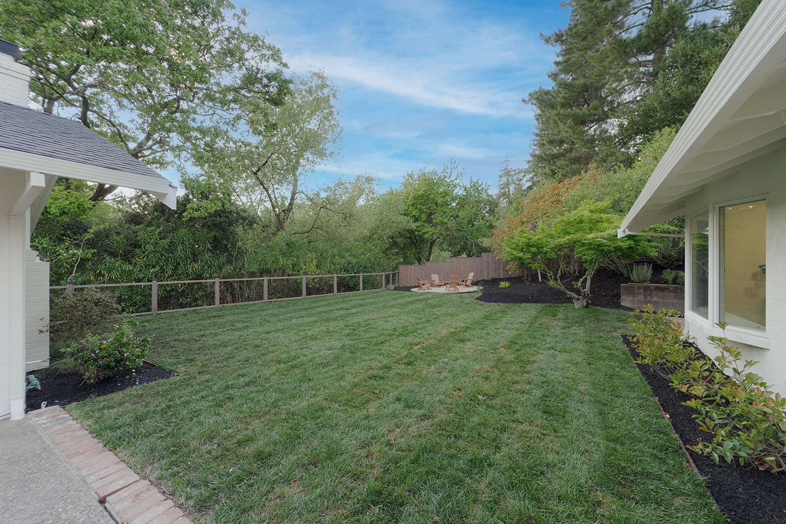 3958 Los Arabis Dr — Backyard Lawn