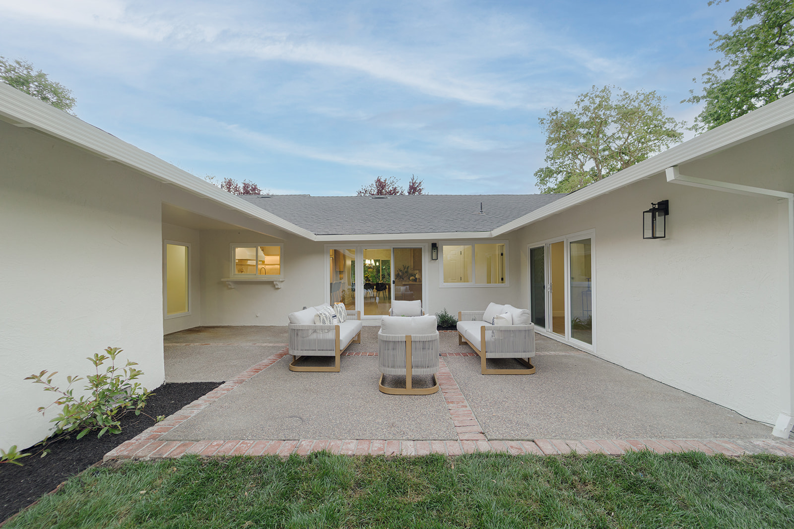3958 Los Arabis Dr — Backyard